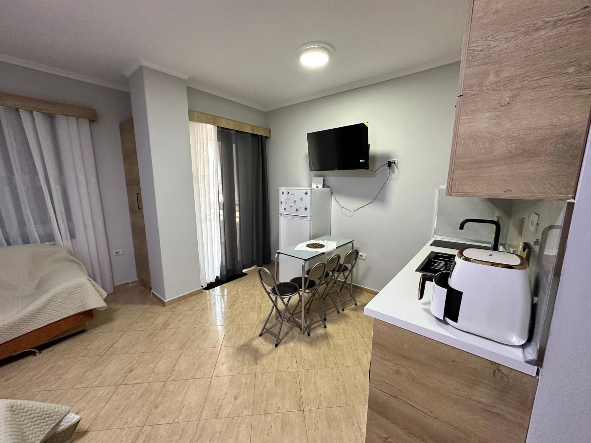 Roses Place Golem (Tirana)